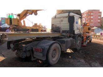 Körfez’de Tır Devrildi: 1 Yaralı
