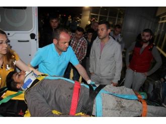 İki Otomobil Kafa Kafaya Çarpıştı: 9 Yaralı