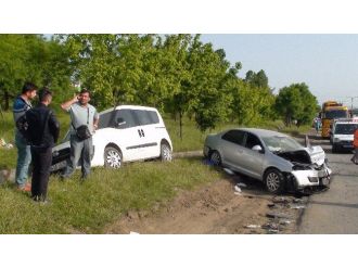 Tem Otoyolu’nda Zincirleme Trafik Kazası: 5 Yaralı