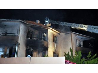 Doğalgazı Açarak İntihar Etmek İstedi Evini Patlattı