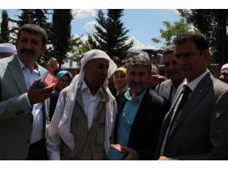 Ak Partili Nebati, Kandil Simidi Dağıttı