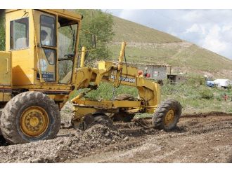 Tuşba Belediyesi’nin Mahallelere Parke Taşı Çalışması