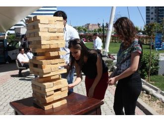 Athena Üniversite Öğrencilerini Coşturdu
