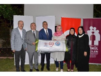 Evlilikte 40 Yılı Geride Bırakanlara Validen Yastık