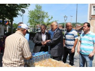 Başkan Karaman Kandil Tatlısı Dağıttı