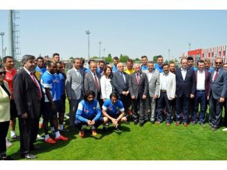 Bakan Avcı Stadyum İnşaatını Ve Eskişehirspor Tesislerini Ziyaret Etti