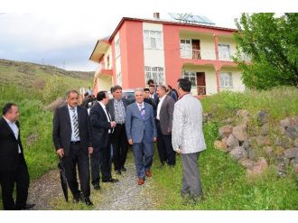 Gecenin Karanlığına Kadar Kapı Kapı Dolaşan Prof. Dr. Çaha: