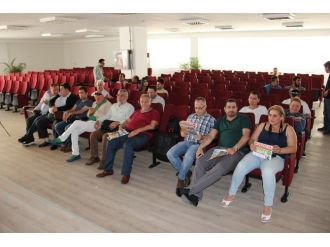 Başkan Gecikince Gazeteciler Toplantıyı Terk Etti
