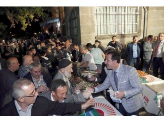 İlkadım Gül Suyu, Lokum Ve Sıcak Lokma Dağıttı