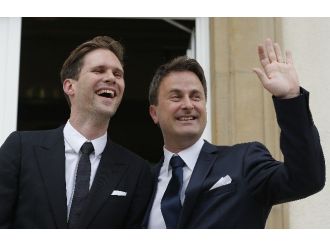 Eşcinsel Evlilik Yapan İlk Ab Lideri