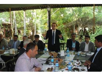 Ak Parti Malatya Milletvekili Adayı Taha Özhan, 2002’yi İşaret Etti: