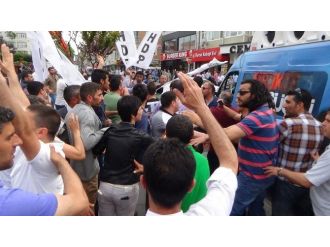 Tekirdağ’ın Saray İlçesindeki Olaylarla İlgili Basın Açıklaması Yapan Hdp’liler, Ak Parti Seçim Aracına Saldırdı