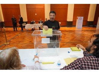 Abd’de Türk Seçmenler Oy Kullanmaya Başladı