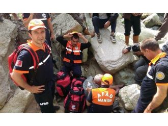 İki Gün Boyunca Başı Kayalara Sıkışmış Halde Kaldı