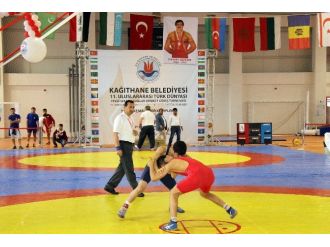 Kağıthane’de Güreş Heyecanı Başladı