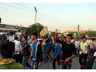 Hdp’nin Gaziantep Mitinginden Yürüyüş Yapmak İsteyen Grubu Partililer Engelledi