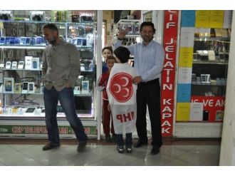 Mhp Milletvekili Adayları Aydın Ve Kaya, Çiçeklerle Karşılandı