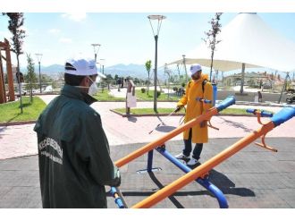 Belediyeden Oyun Parklarına “Anne Özeni”
