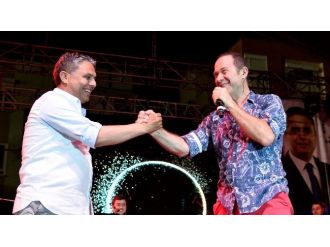 Sümer Ezgü Muratpaşa’yı Coşturdu