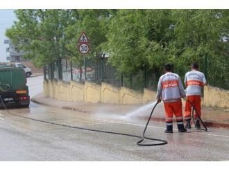 İzmit Sokakları Yıkanıyor