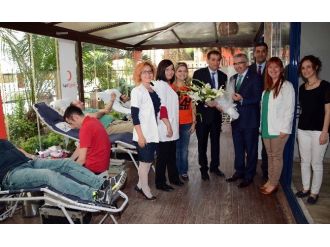 Eczacılardan Kızılay’a Kan Bağışı
