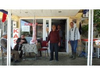 Ağacık’da Çaya Kadın Eli Değdi