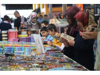 7. Kocaeli Kitap Fuarı’na İlk Günde 69 Bin 993 Ziyaretçi