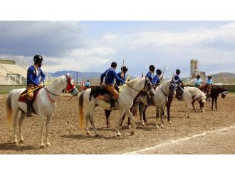 Yüzyıllık Ata Sporu Erzurum’da Yaşatılmaya Devam Ediyor