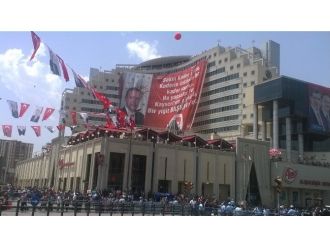 Cumhurbaşkanı İçin Bin Metrekarelik Pankart Hazırladılar