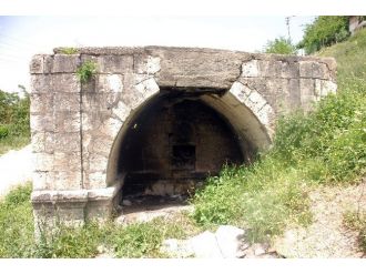 Tarihi Çeşme İlgi Bekliyor