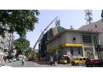 Dev Anten İskelesi Söküldü