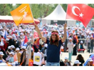 Meydan Dolmaya Başladı