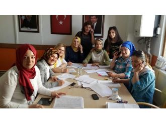 Ak Kadınlar Seçmenin Evine Misafir Oluyor