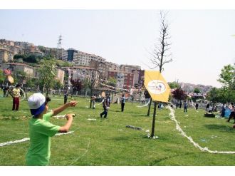 Semaları Renkli Uçurtmalar Süsledi