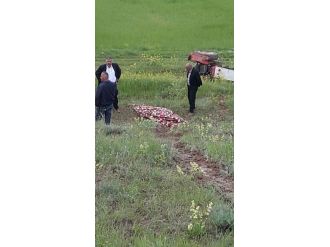 Kullandığı Traktörün Altında Kalan Çiftçi Öldü