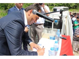 Köylüler Milletvekili Adaylarına Taahhütname İmzalattı