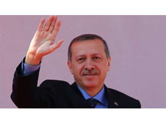 Çocuklara Oyuncak Dağıttı