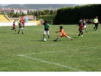 ‘Çocuk Futbol Şenliği’nin Şampiyonu Altınordu