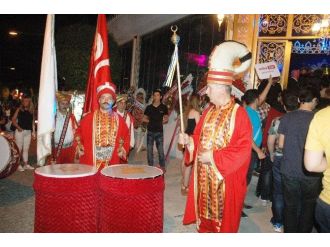 Yerli Ve Yabancı Turistlere Mehter Marşı İle Karşılandı