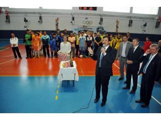 Salon Futbolu Final Maçında Kupayı Başkan Ak Verdi