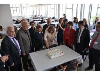 “Hemşire Şefkatle Bakım Yapan Kişidir”