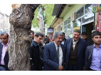 Fırat’a Mahallebaşında Sevgi Seli...