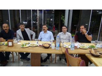 Turnuvada Şampiyon Olan Üretim Müdürlüğü Çalışanlarına Yemek