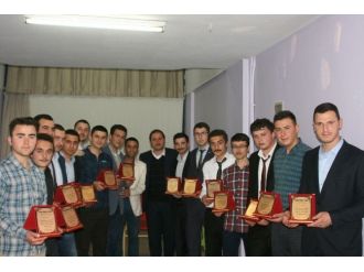 Huzur Erkek Öğrenci Yurdu’nda 19. Mezuniyet Sevinci