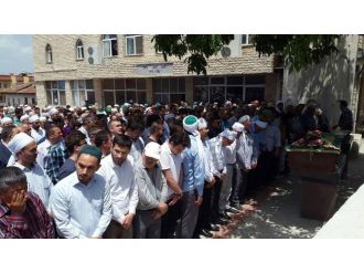 Denizlili İmam, Ölen Annesinin Cenaze Namazını Kıldırdı