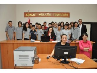 Ortaokul Öğrencileri ‘Hukuk Ve Adalet’ İçin Adana Adliyesi’nde