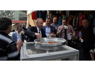 Özden, Kendi Elleriyle Tatlı İkramı Yaptı
