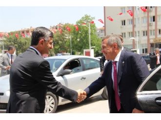 Tatar Cumhurbaşkanından İktidara Övgü