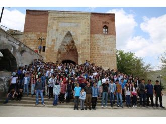 Malatya Anadolu Lisesi Öğrencileri Eshab-ı Kehf’i Ziyaret Etti