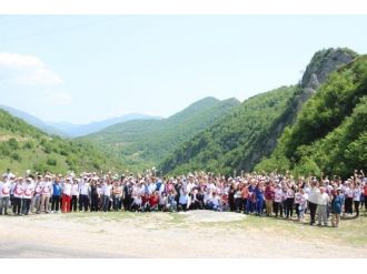 Milletvekili Tunç, Doğa Yürüyüşü Yapan Geçlerle